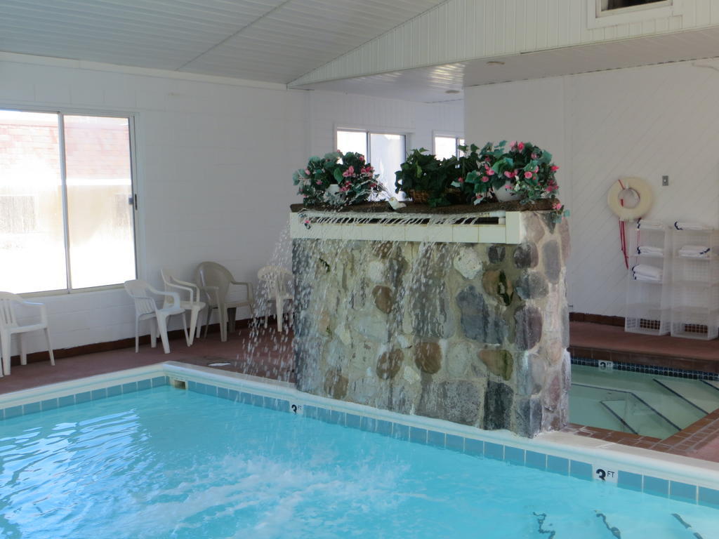 Waterfront Inn Mackinaw Stadt Exterior foto